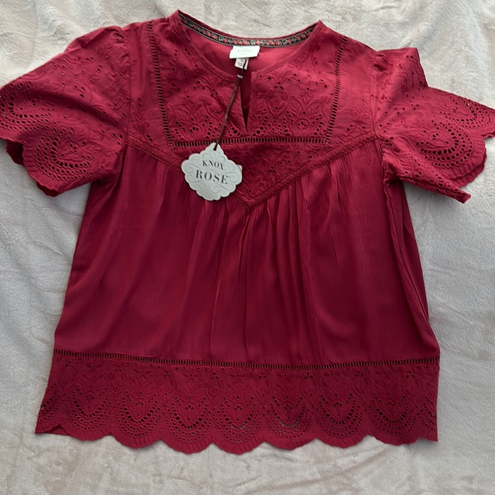 Knox Rose pullover blouse. Size M. Never worn.